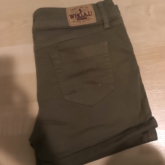 Dark green shorts - Picture 4 of 5